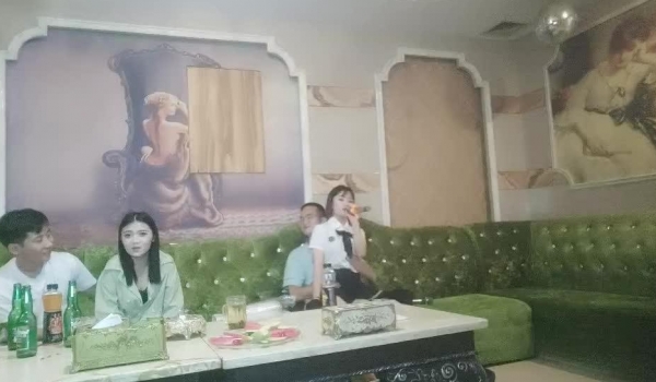 【歌厅探花陈先生】商K达人 激情一整夜 今晚学生妹主题 一曲《大风吹》氛围拉满 与小萝莉深入交流