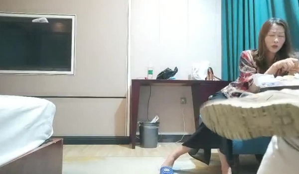 山鸡岁月探花路边按摩按店寻欢撩了个40岁左右的少妇姐姐到宾馆开房