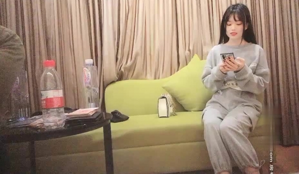 91沈先生探花约了个长相甜美萌妹子啪啪，穿上情趣装黑丝69口交上位骑乘后入