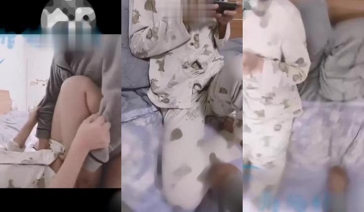 11月最新兄妹乱伦--处女反差婊妹妹被破处流血，大神拔出鸡巴后都被处女血染红了，附生活照