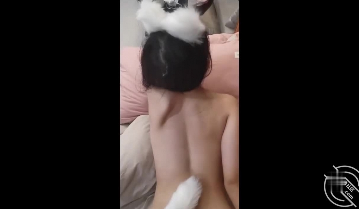我可爱的妹妹，买了跳蛋跟肛塞尾巴给妹妹操到屁眼有屎了