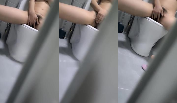 最强宇宙约炮乱伦滴滴司机灌醉大长腿小姑爽玩，附生活照 大长腿加上翘臀插进骚B猛插，刺激到爆
