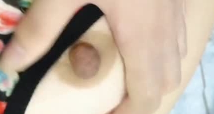 海角【和妈妈在出租房的故事】合集，就要在老爸搞过老妈的床上搞她，不过已经被封号了，且看且珍惜