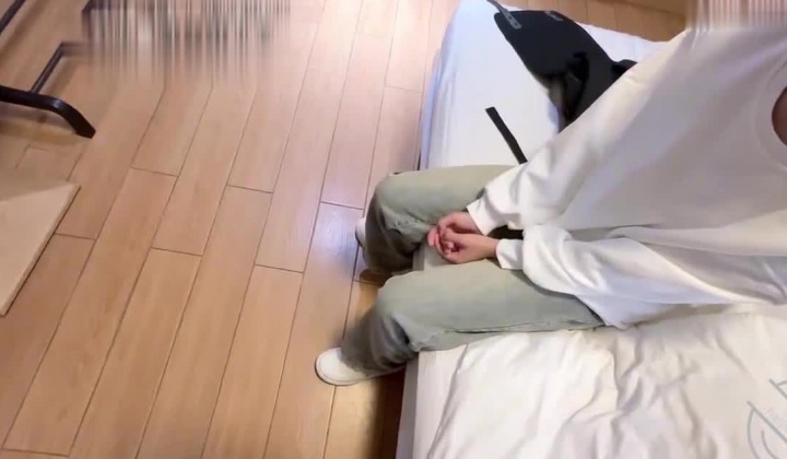 海角乱伦大神【高中表妹是我女友】 高中生车祸后没钱赔偿只能肉偿了，母狗蹲后入潮喷新姿势！超级水嫩