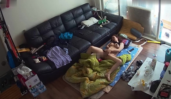 《破解家庭摄像头》几个家里没有男人空虚寂寞冷的骚妇用手自慰个个手法娴熟