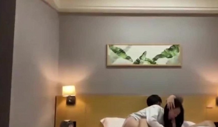 热恋中的小情侣酒店多次开房露脸啪啪啪