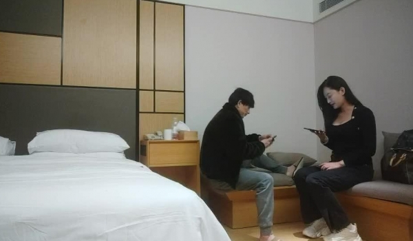 利哥探花 高个长腿妹子做上这行轻车熟路 天生卖淫货