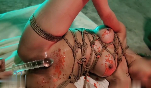 露出淫妻网红女神『Babyjee』 露出多人TS两杆一洞 ，男女通吃型多人运动选手，露出、三洞全