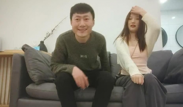 【哥是传说】卖淫圈里的女神 沙发口交各种姿势暴插