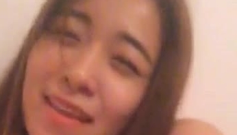 颜值又高又文艺的极品女主播戴着黑框眼镜直播棒棒冰当道具 嗲贱嗲贱的小声音听的骨头都酥了BB肥厚样