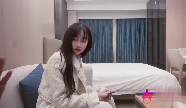 3000块一炮 探花鬼脚七酒店 ️约操高颜值美院兼职大学生，细腰美腿甜美女神