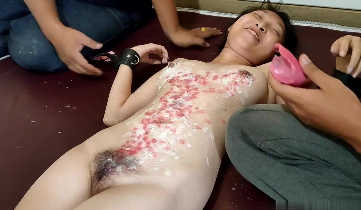 泰国专业犬奴母狗「nong_meawmeaw」OF露脸调教，户外露出、滴蜡捆缚、强制潮喷、SP、