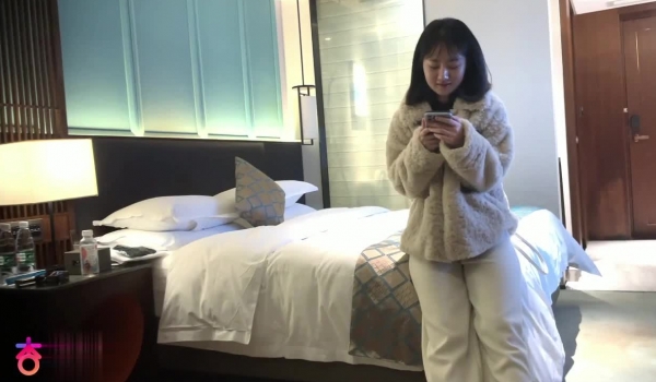 阿柒探花酒店约炮 ️21岁的大二学生 让她换上制服”哎呀，你可真会玩“