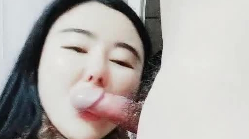 全网第一个女屌探花【魅族女皇】勾搭个屌丝男被带回家暴力强操 小哥大屌很有料啊 爆裂黑丝后入怼着怒