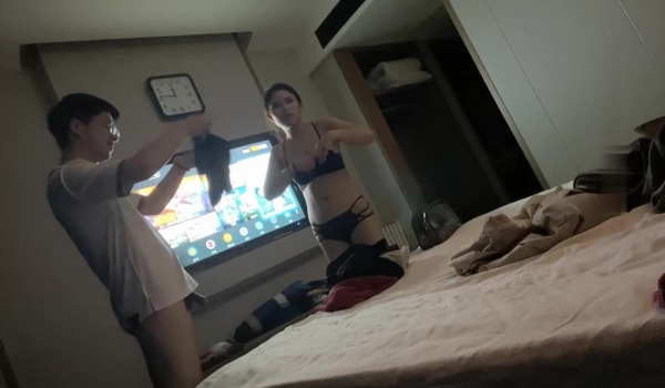 【白嫖探花】苗条小姐姐态度好服务佳 任劳任怨卖力吹 暧昧氛围下高频抽插高潮不断