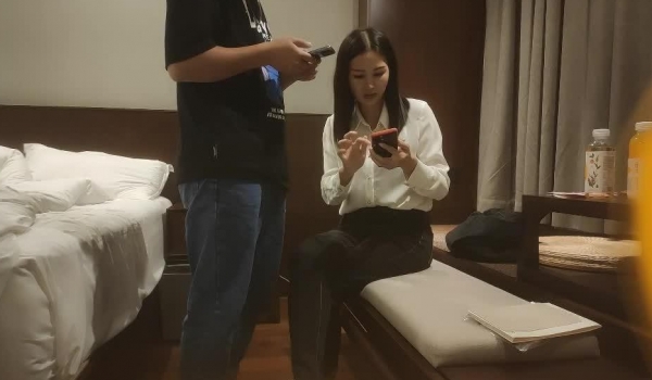 中国人不骗中国人专搞阿姨深夜约良家少妇姐姐穿着开档丝袜搞