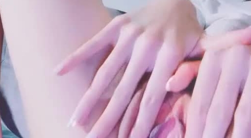 【网红直播】经典推荐 极品美女主播南嘉Yuki视集，自慰掰穴洗澡道具塞B裸舞