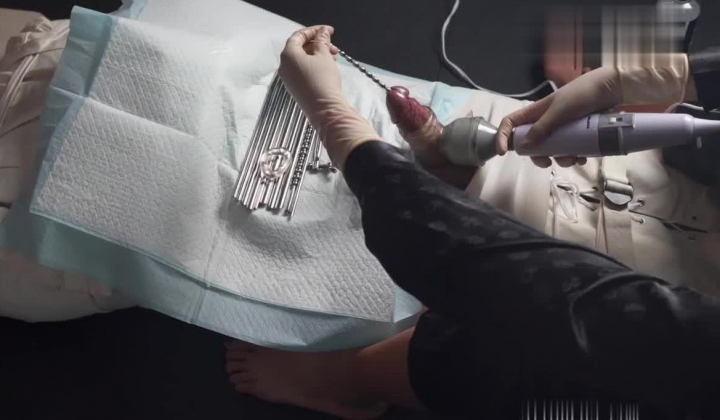 极品超强医生女S【北京神罚大人】长视频福利，极限调教责罚狗奴，马眼寸止榨精，各种花活儿