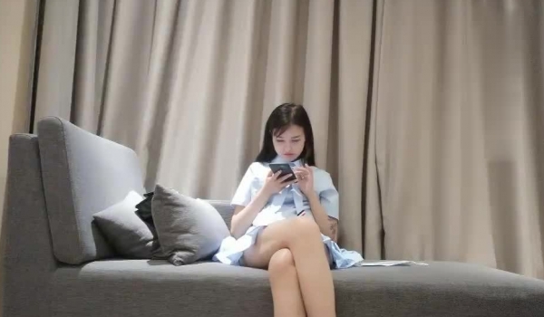 小宝寻花长相清纯甜美花臂纹身嫩妹，舌吻调情扣逼上位骑坐后入猛操，被操的呻吟大声非常诱人