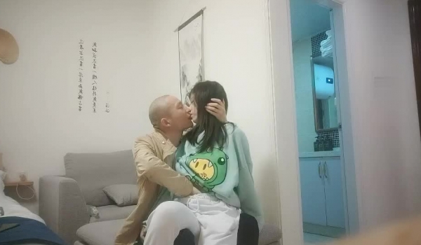 牛人逼哥约炮返场19岁的一本学妹各种AV姿势干