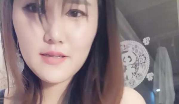 骚气丰满短发美女主播性感情趣内衣高跟鞋 翘着大屁股极度诱惑跳蛋自慰高潮喷水