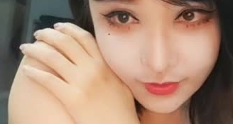 网红女神小范冰冰全程露脸大秀互动，逼逼很干净粉嫩奶子又大又圆还很挺，道具包菊花撅着屁股给你看，呻