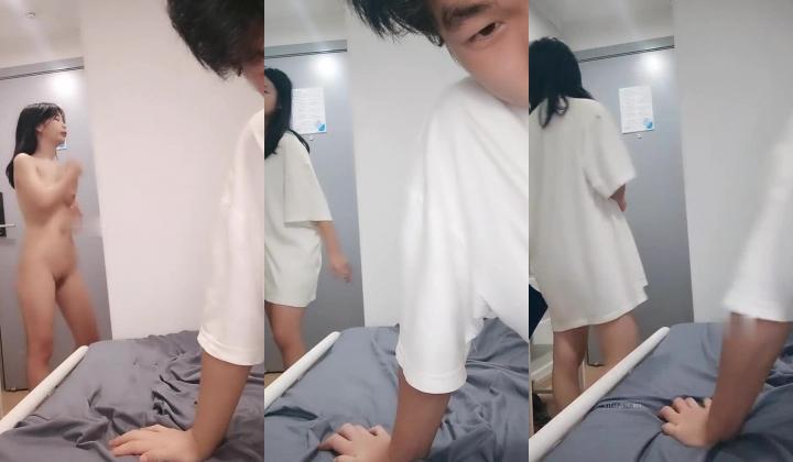 新人学妹下海被干，【青春小萝莉】，无套啪啪操爽，出租屋里跟男友做爱，真实感十足，把毛剃了抠喷，牛