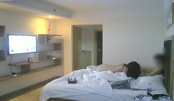 撩妹高手微聊约出来啪啪的幼儿园美女老师兼职援交妹口活一流忍耐力差的估计口几下就得交货叫床声给力国
