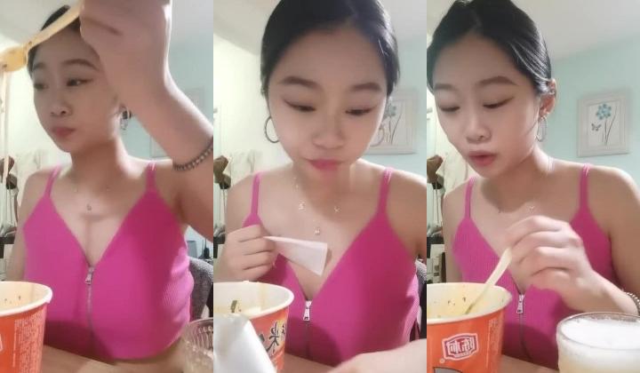应求更新！美胸大学生~【眼里有星辰】道具自慰~好骚好美！骚货的隐藏属性暴露无遗，这淫荡的表情太挑
