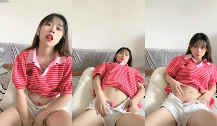 极品大学生，【蔓蔓】，暑期实习，兼职文员，下班了到公厕尿尿，停车场无人处自慰，玩得就是这一份心跳