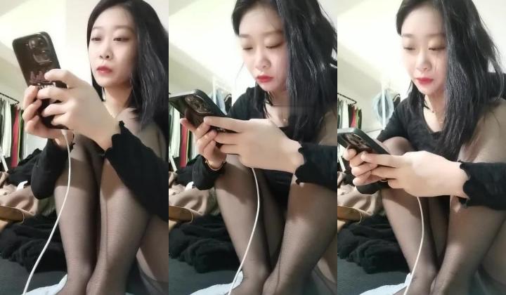 应求更新！美胸大学生~【眼里有星辰】道具自慰~好骚好美！骚货的隐藏属性暴露无遗，这淫荡的表情太挑