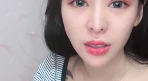 颜值不错大美妞直播大秀 身材也棒 自慰掰穴