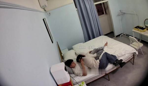 高校附近酒店高清偷拍 ️稚嫩学妹和男友开房被男友无套外射后背上