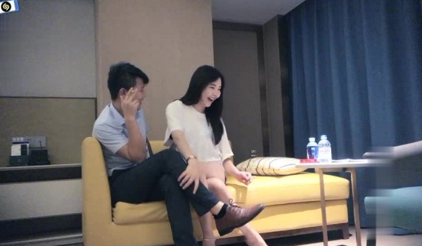 高价约极品白嫩大长腿模特身材的美女穿着情趣黑丝扛着腿操绝对是种享受