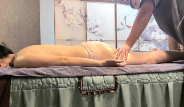 【十一女子私密养生】，95年小姐姐，165CM，小学语文老师，清纯漂亮，一对美乳，按摩口交啪啪一