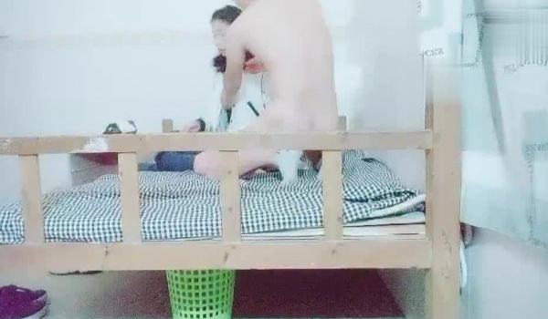 【巷子寻花挑战拔套内射】深夜街头饥渴找小姐姐 小伙捡到宝 苗条小萝莉 啪啪狂插 浪叫高潮