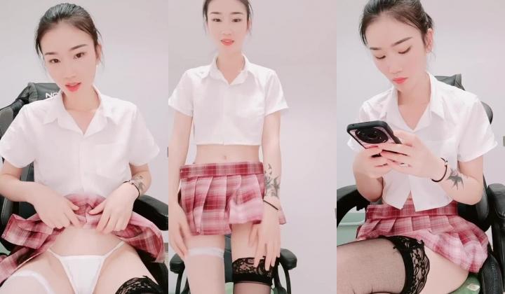 成都模特下海！【泡泡小水丫】天价收费房，喷水几十次，看着挺清秀，这么牛逼