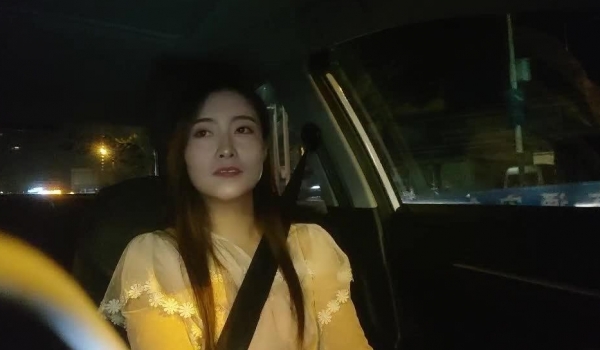 翻车王伟哥花了4000元撩到个被家暴离异正好来月经的漂亮美女技师宾馆开房
