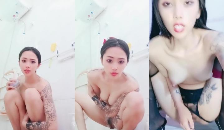 哺乳期小少妇奶水和淫水都多，自己抠逼到喷水