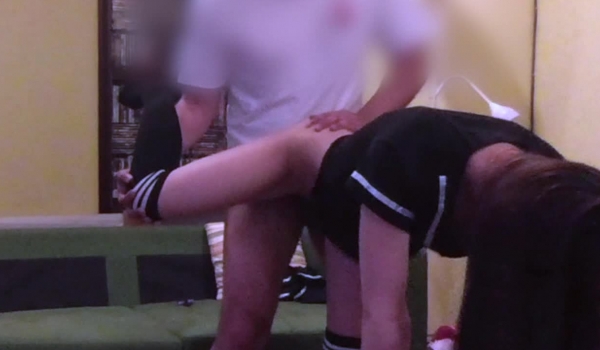 JL屌哥新作初下海大二学妹琪琪的制服诱惑