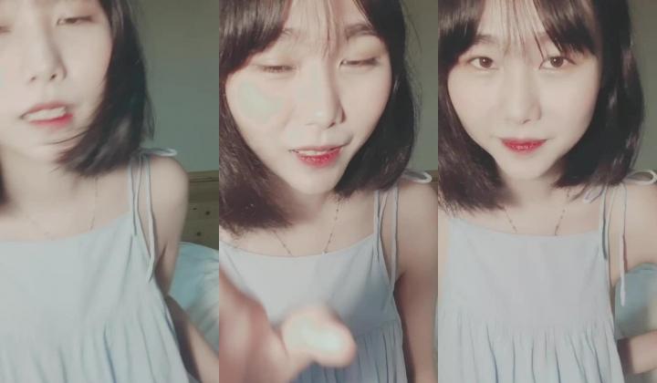 清纯校花，好像是学摄影的，【鸭鸭】，很少上线，还买了单反相机，100%恋爱感觉，反差感贼强