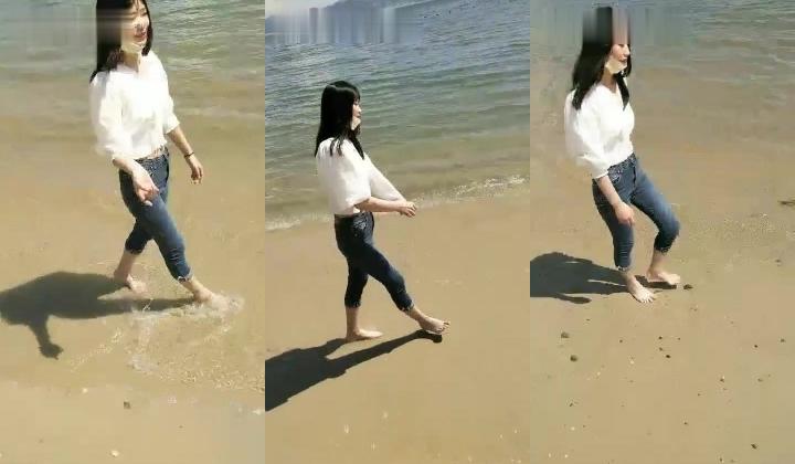 【骚劲小妖精】高颜值妹子沙滩边闲逛，找了个没人的地方口交最后口暴，