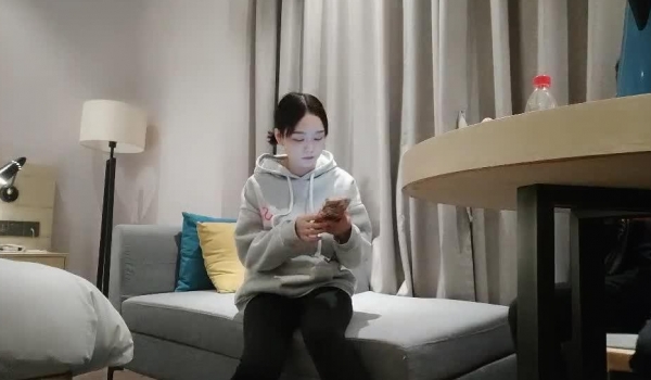 翻车王伟哥周末连续翻车足浴撩妹被人点炮看场的眼镜哥来了酒店约了个19岁的兼职妹玩到一半又收到查房