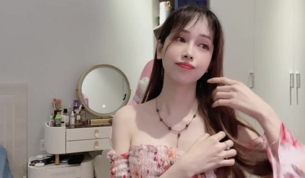 【anna102】多种道具自慰~一晚狂撸俏丽江南小美女