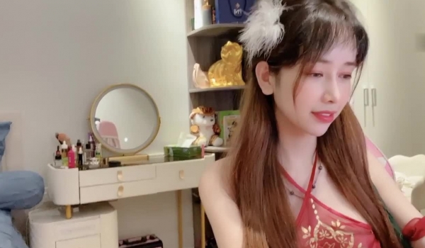 【anna102】多种道具自慰~一晚狂撸俏丽江南小美女