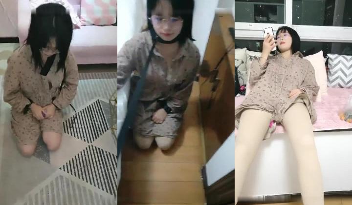 眼镜萌妹子双人互玩道具自慰 开裆肉丝跳蛋塞入拉扯震动翘着屁股写字 很是诱惑不要错过