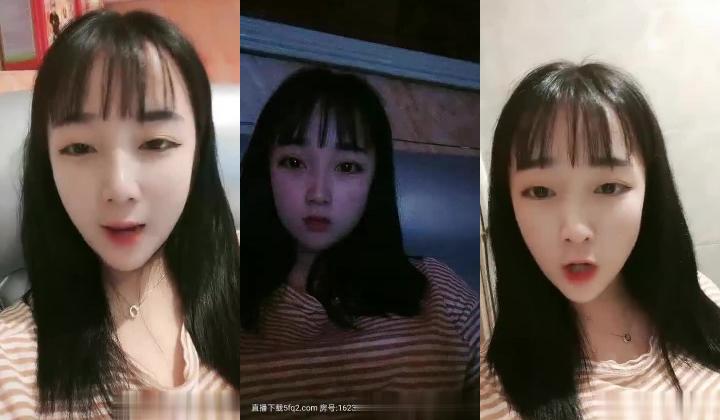 童颜巨乳两个萝莉妹子KTV唱歌厕所露奶，双女互舔奶子轮流口交舔弄，大白奶子非常诱人