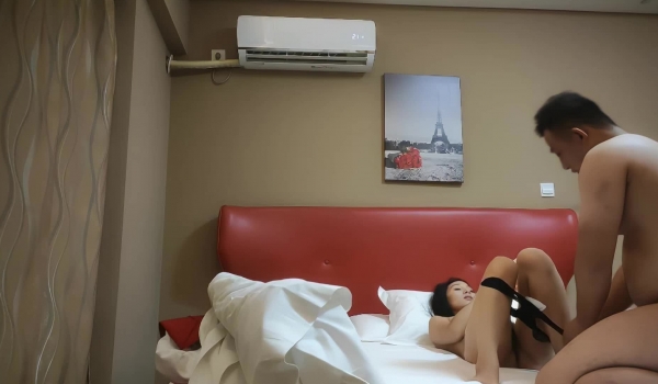 【小婊无情】，今夜极品良家少妇，因为着急回家带孩子，九点钟就开始干，风骚饥渴，超清4K设备偷拍，