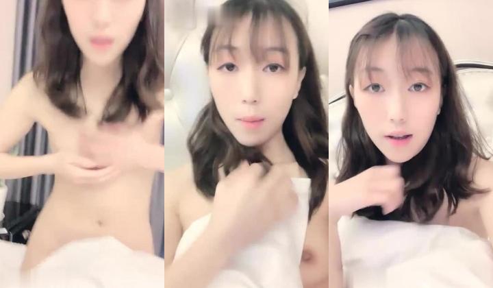 高颜值牙套嫩妹【性感学生妹】全裸口交自摸，苗条身材非常诱人