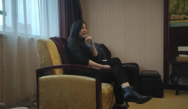 中年妇女收割机 【良家故事】，跟着大神学泡良，老公这一周都不在家，人妻释放自我，还要再次满足，偷